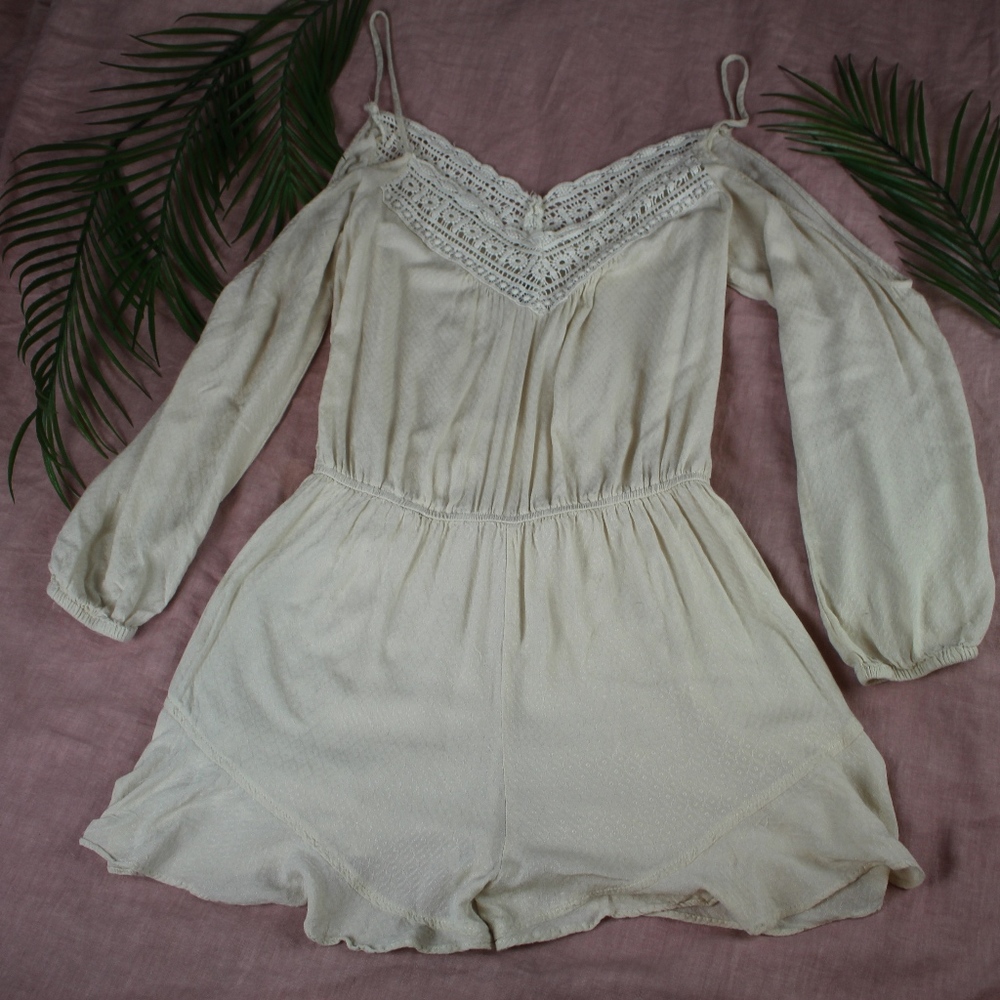 UO Ecote Cold Shoulder Cream Romper - Picture 4 of 6